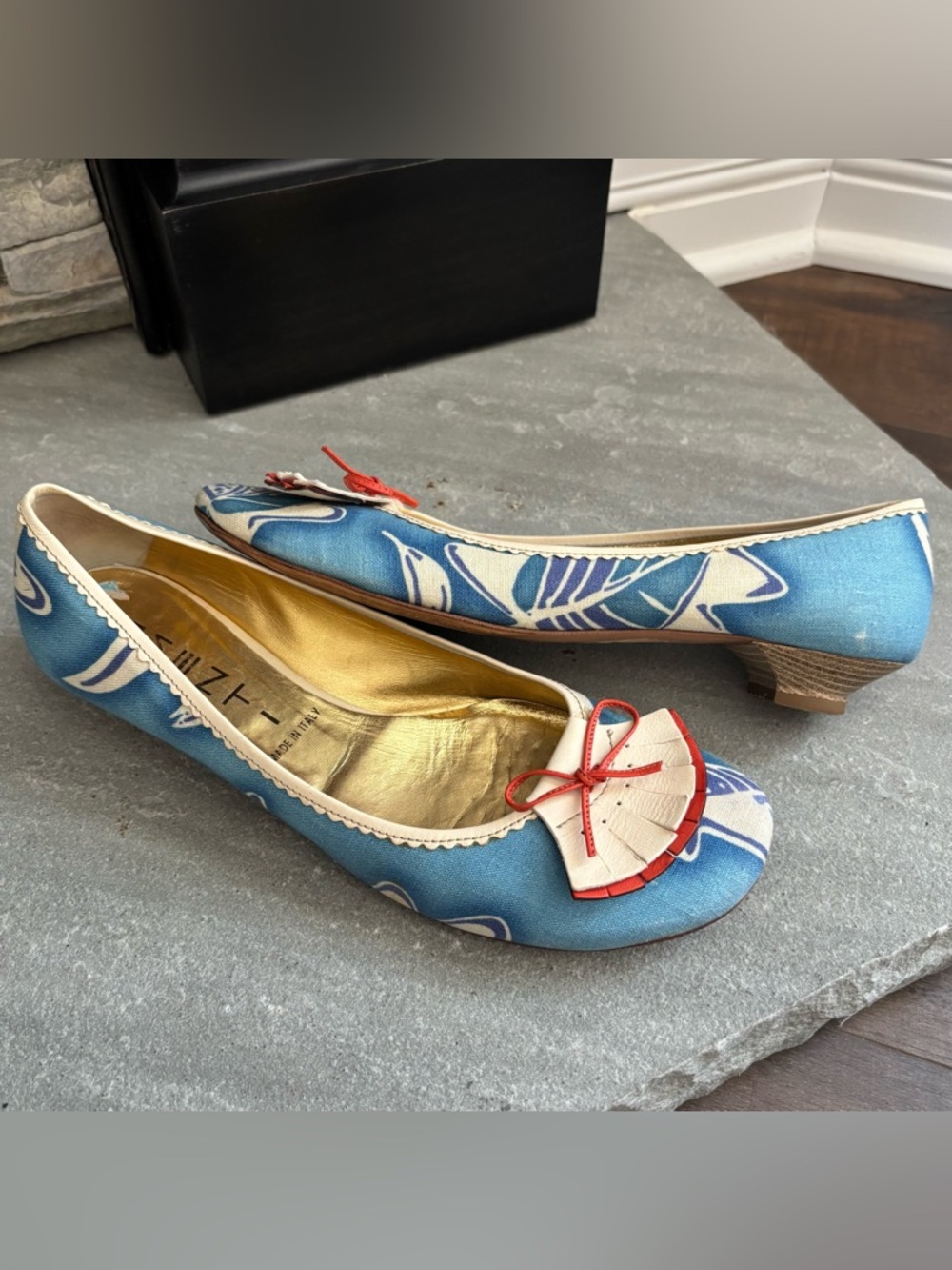 Momenti Vintage Style Italy Boutique Blue White Abstract Fabric Pumps Size EU 38